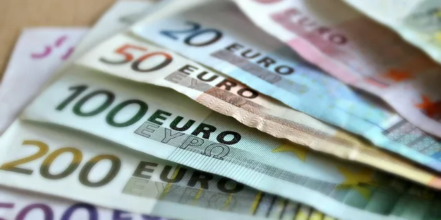 EURUSD Paritesinde Düşen Tepeler Altında Fiyatlamalar Devam Ediyor!